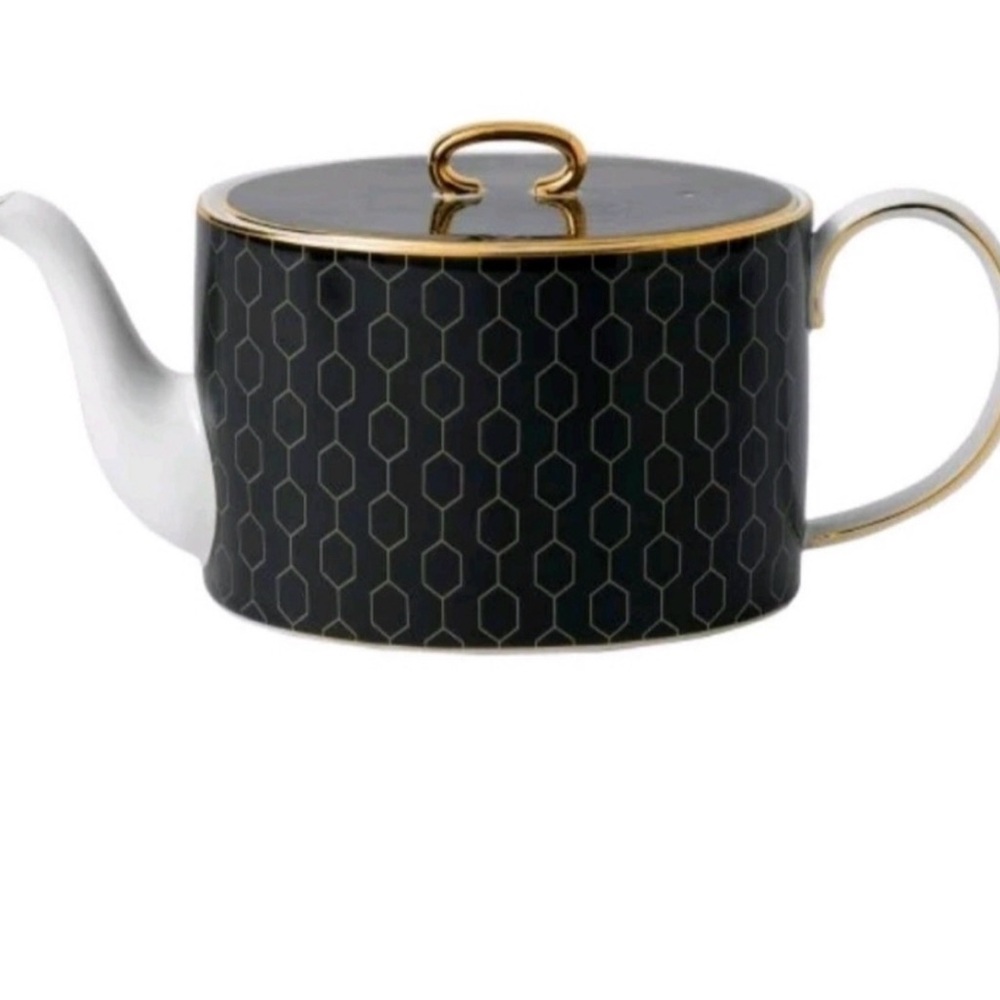 NWOT Wedgwood Arris black teapot